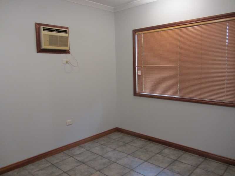 8 Aarons Drive CABLE BEACH 12
