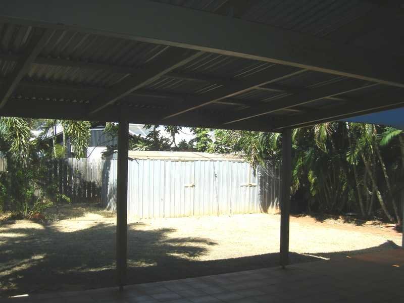 8 Aarons Drive CABLE BEACH 15