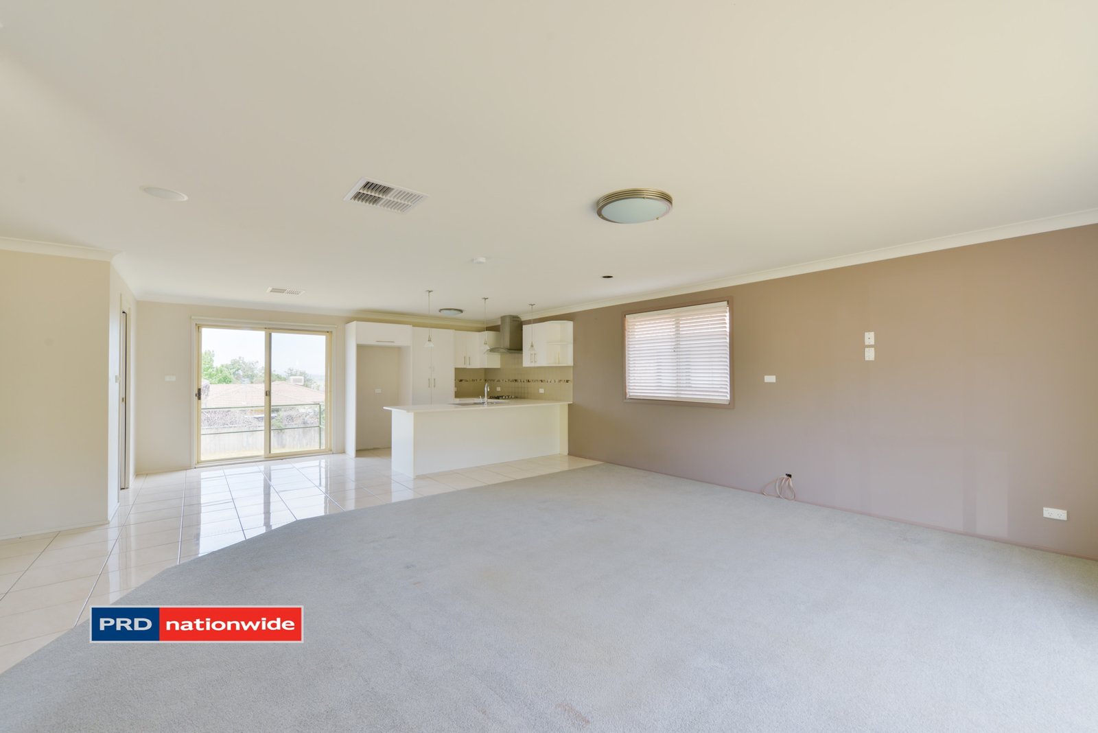 8 Acacia Drive TAMWORTH 4