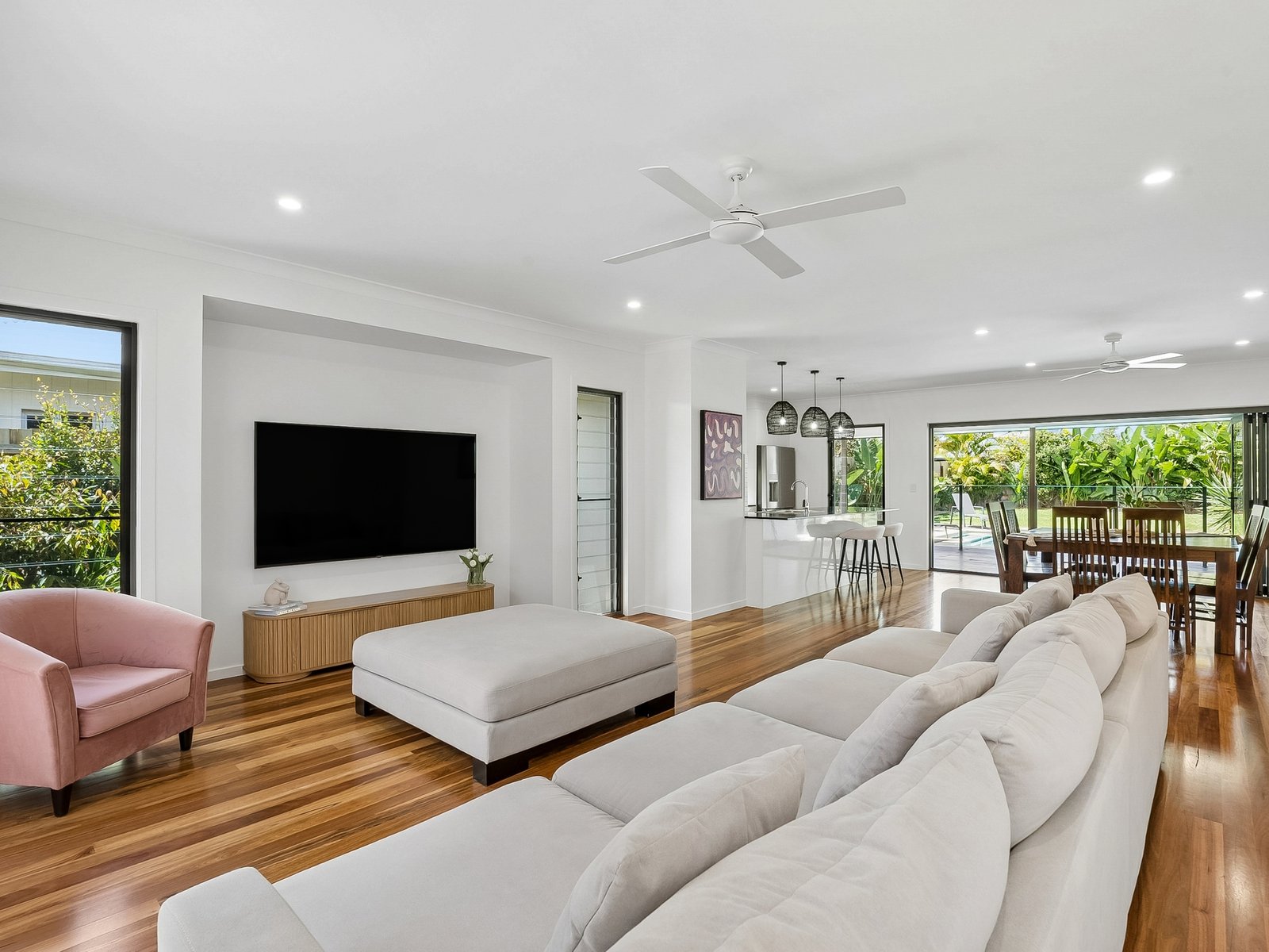 8 Acolus Court CASUARINA 4