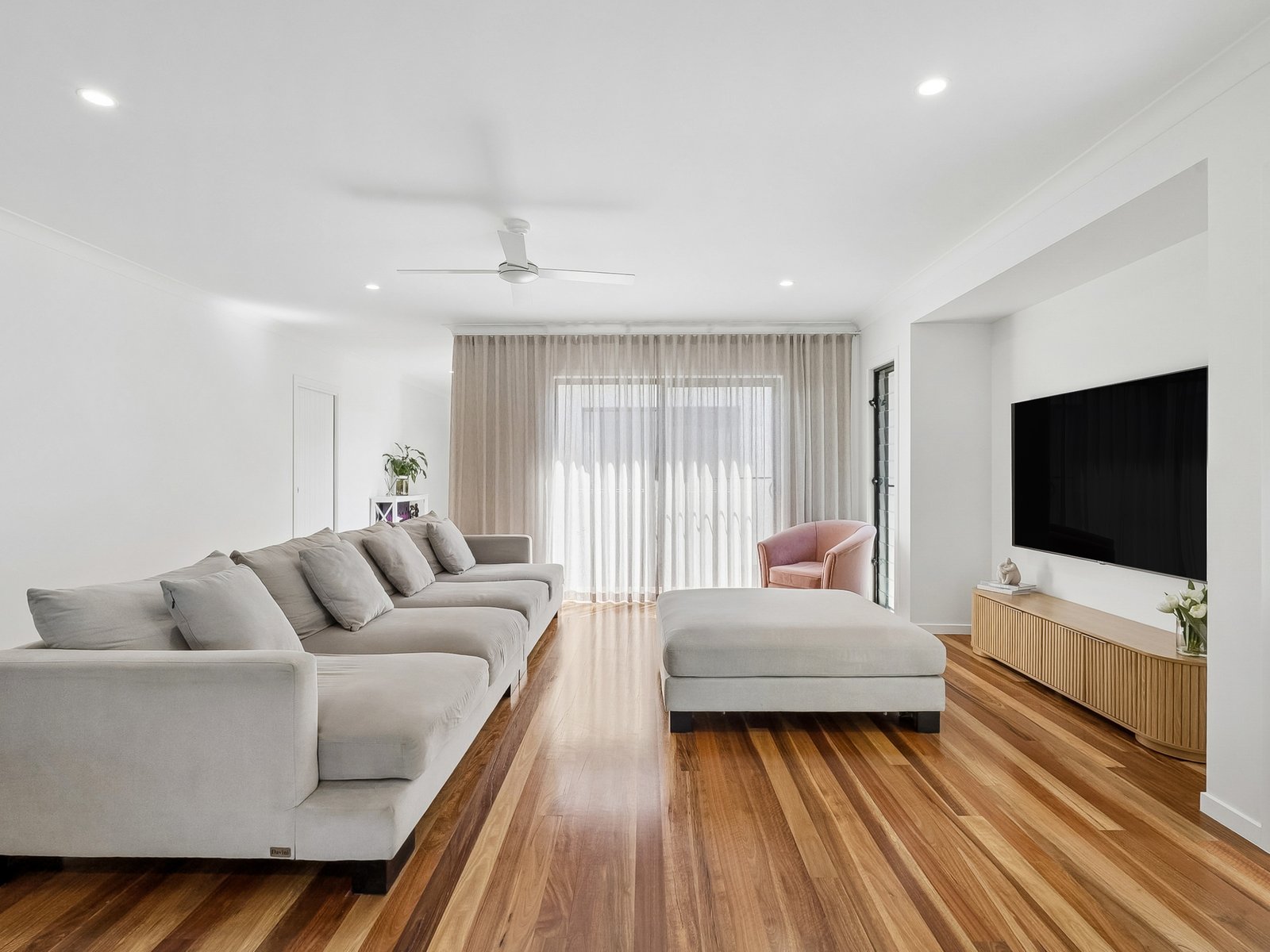 8 Acolus Court CASUARINA 7