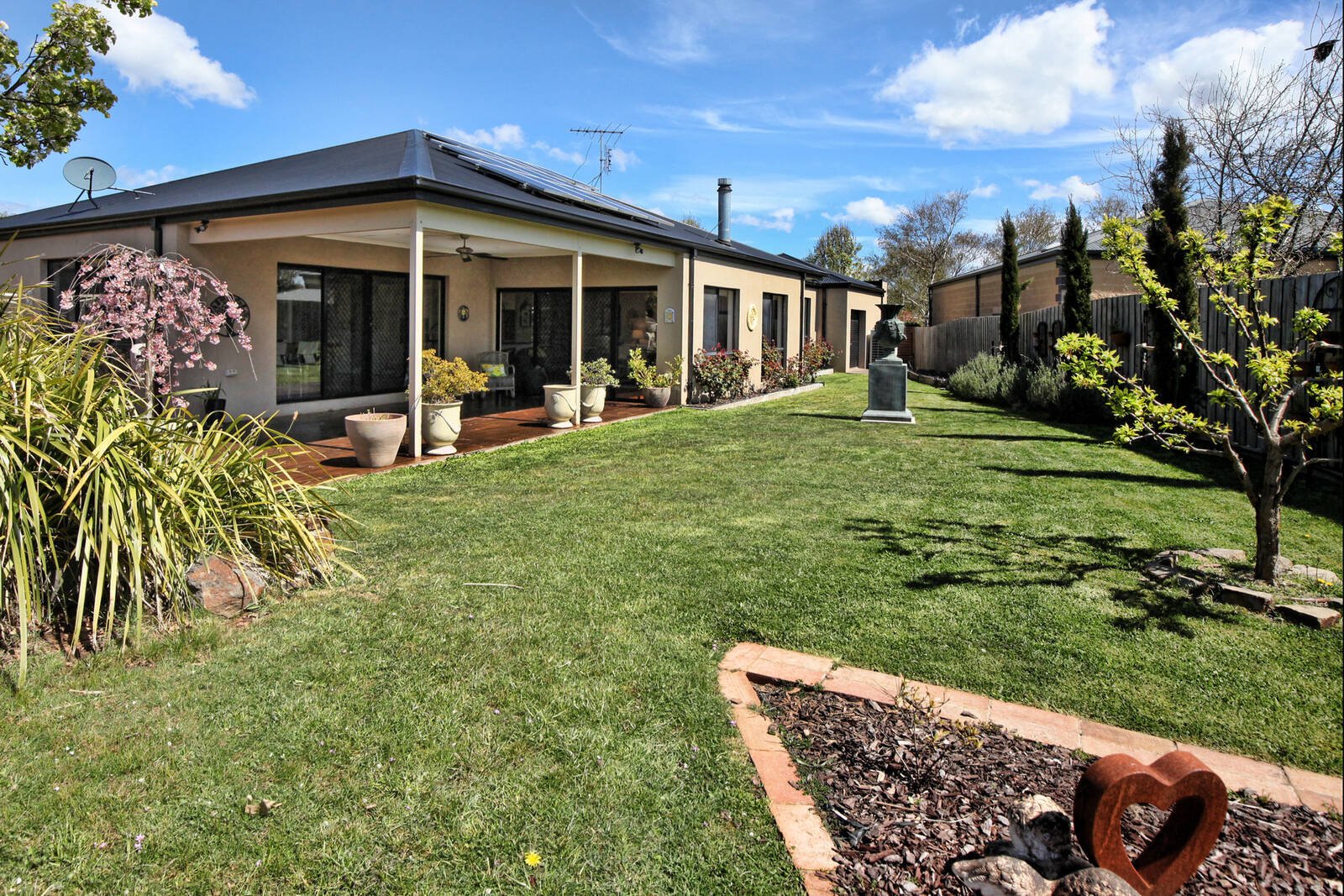 Real Estate and Property in 8 Adam Close, Woodend, VIC