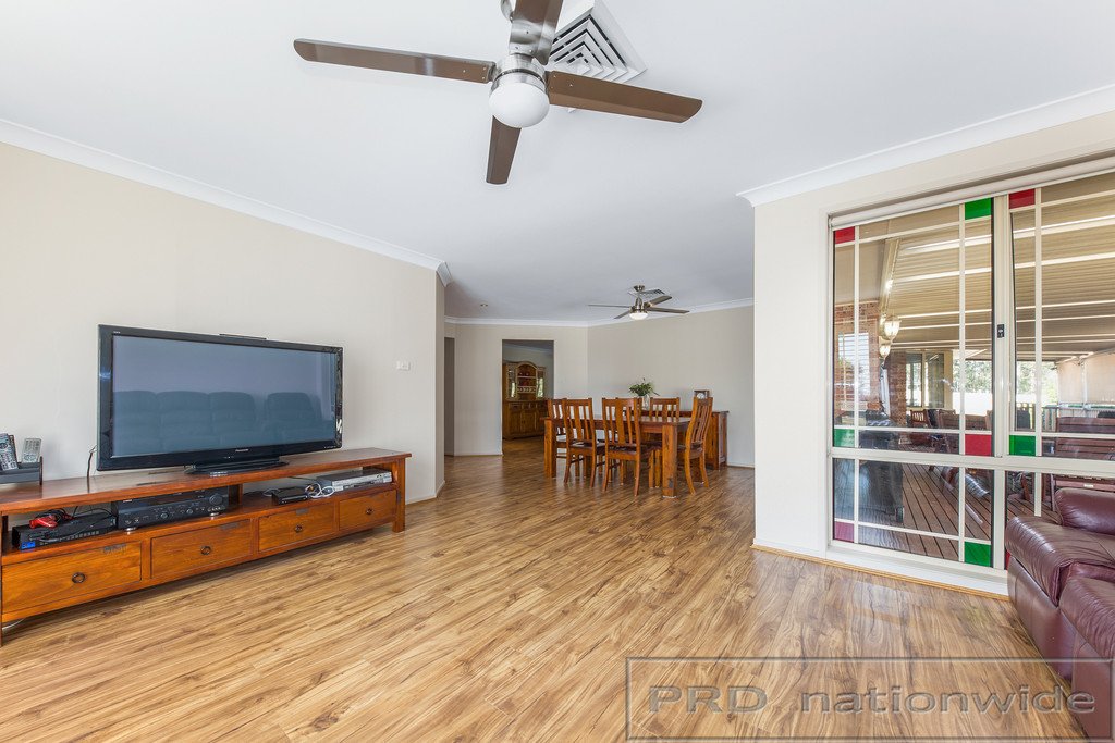 8 Adelong Close RUTHERFORD 4