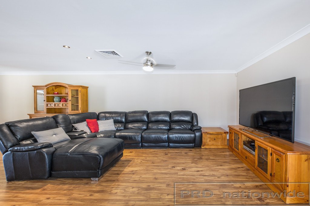 8 Adelong Close RUTHERFORD 9