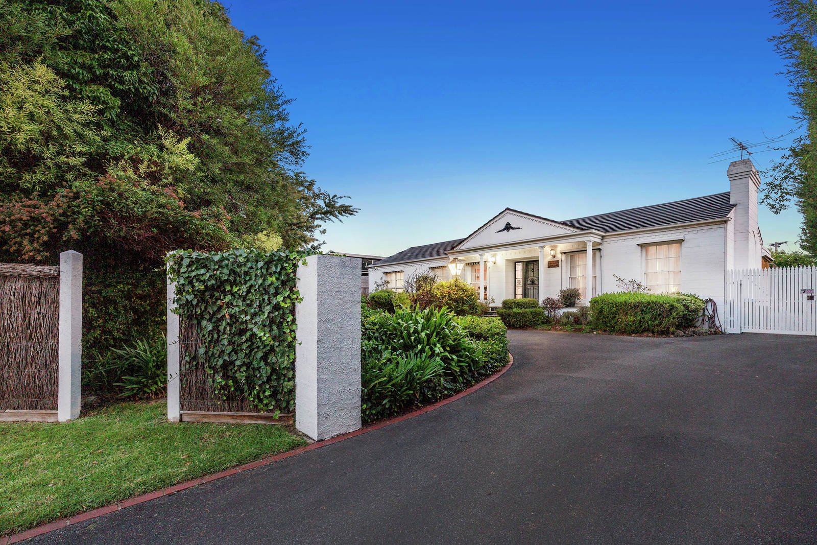 8 Allen Drive, Mount Eliza, VIC