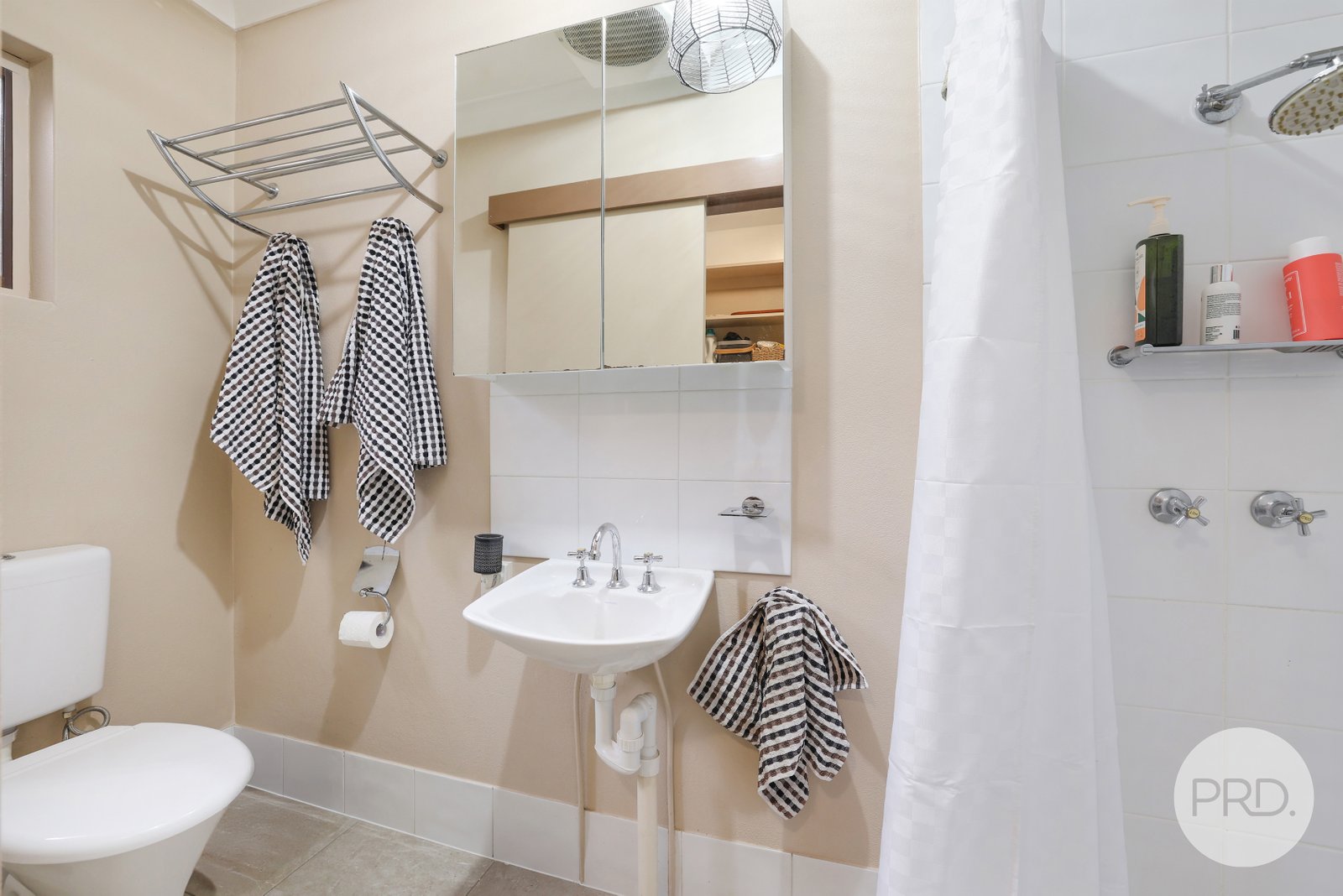 8 Amaroo Road TAMWORTH 9