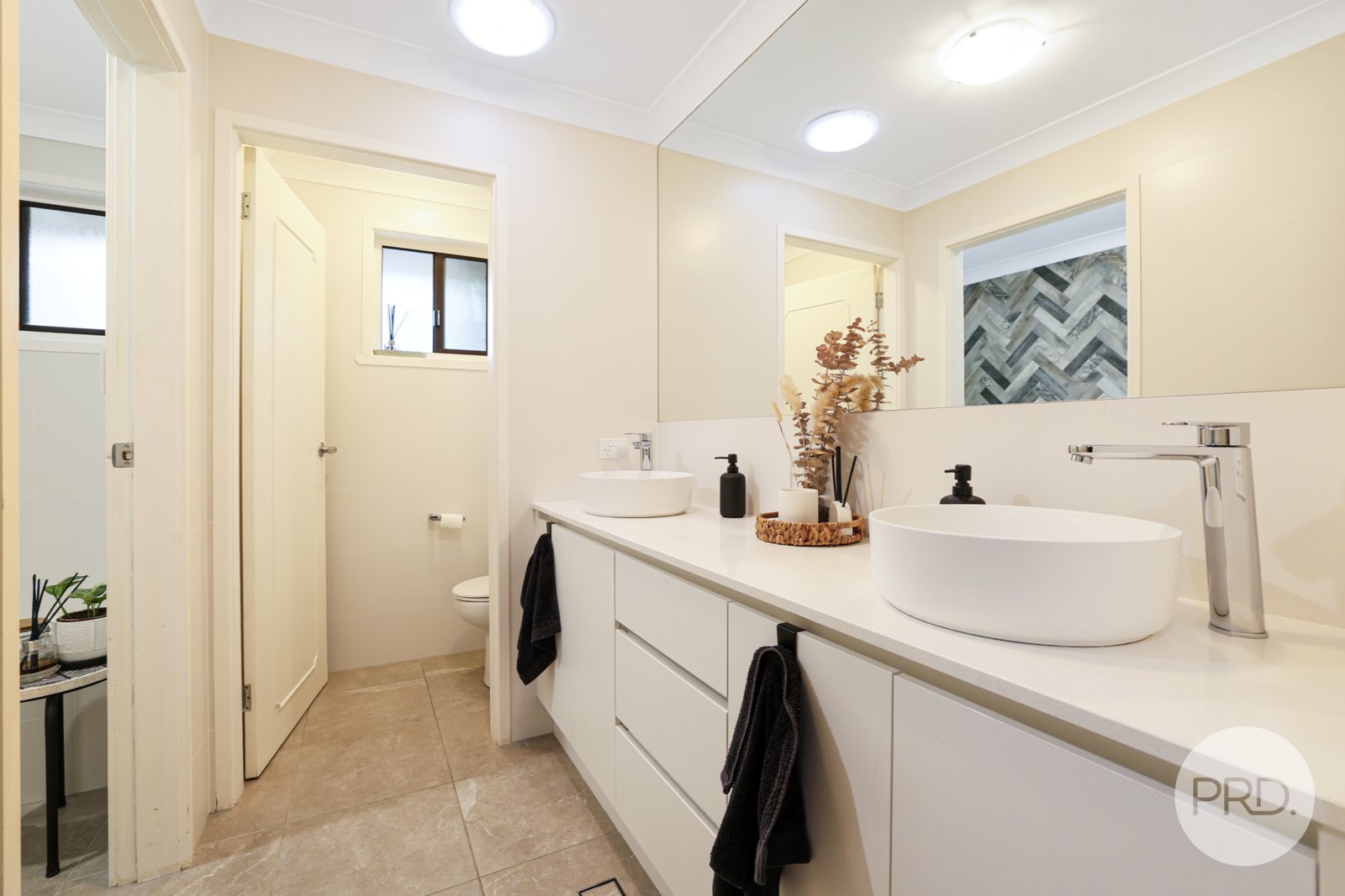 8 Amaroo Road TAMWORTH 15