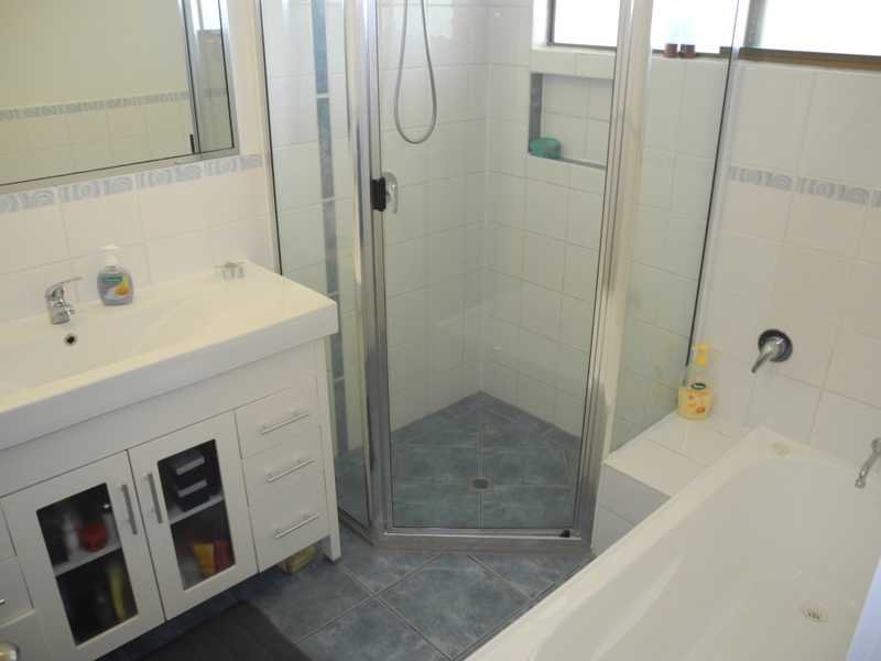 8 Andrew Court BOYNE ISLAND 13