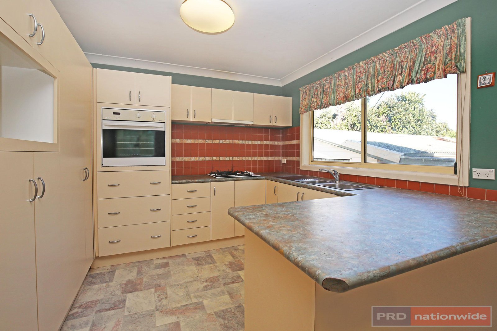 8 Apex Avenue PICNIC POINT 7