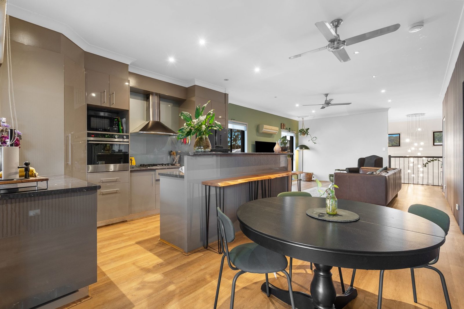 8 Aquarius Street REEDY CREEK 3