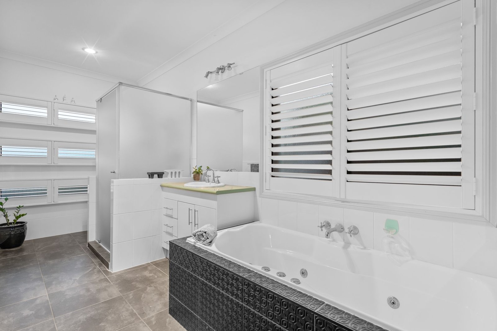 8 Aquarius Street REEDY CREEK 6