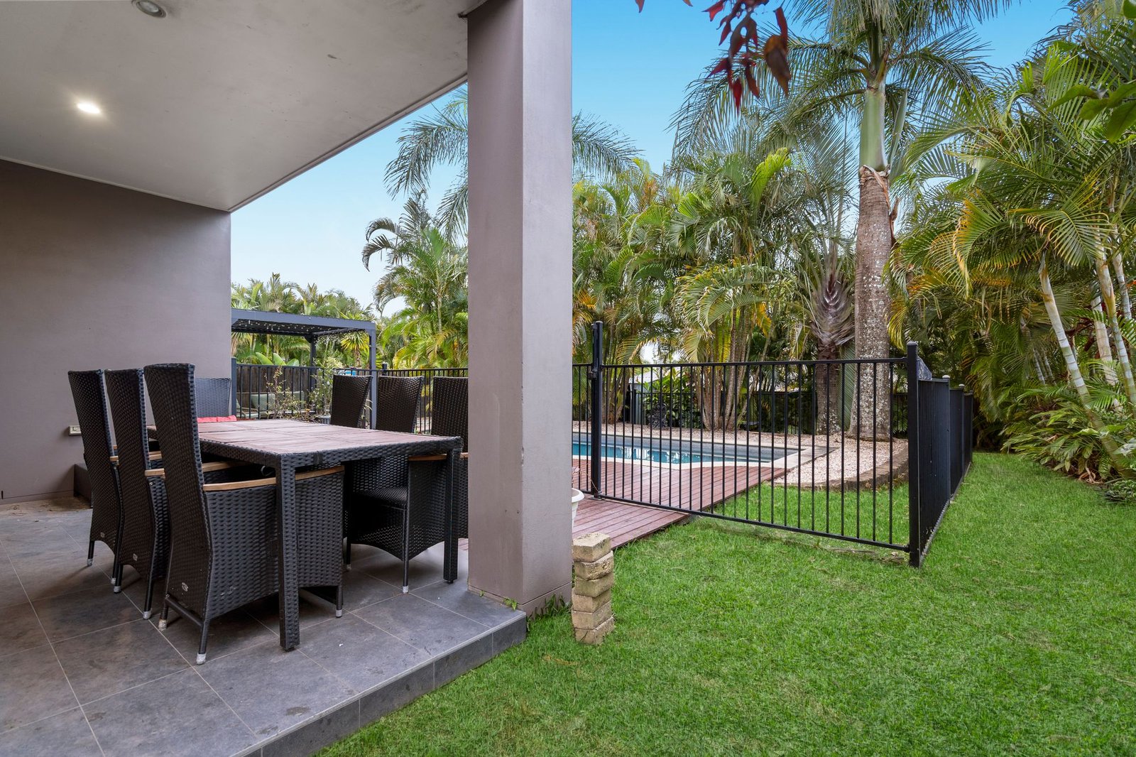 8 Aquarius Street REEDY CREEK 16