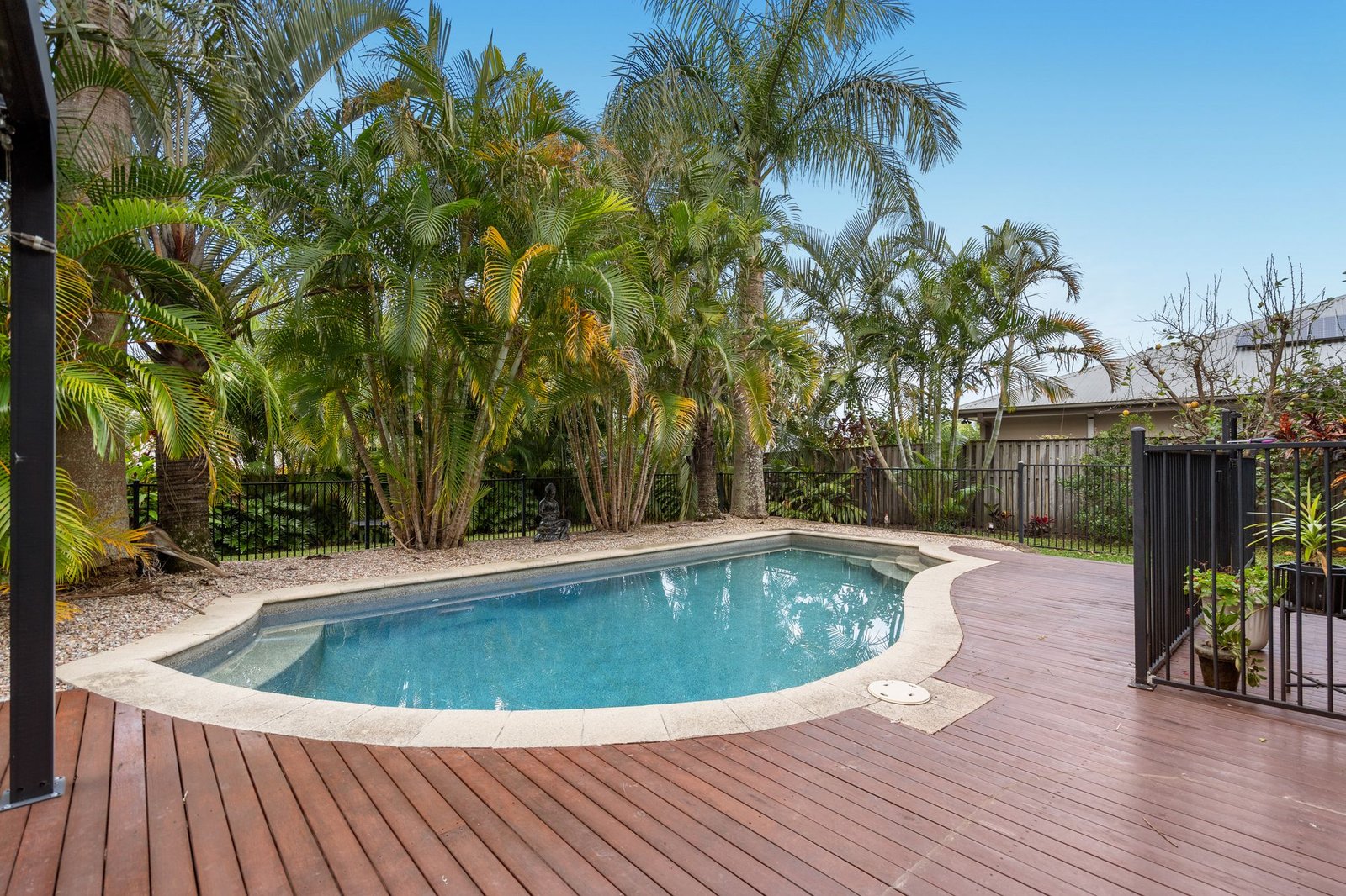 8 Aquarius Street REEDY CREEK 17