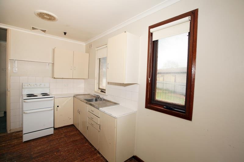 8 Arnott Street ASHMONT 3