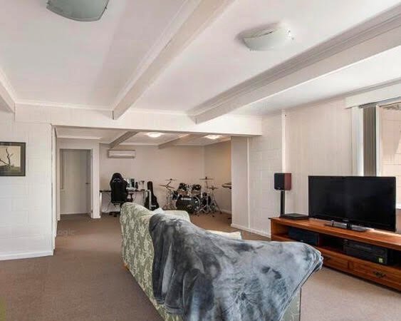 8 Asquith Court CLAREMONT 11