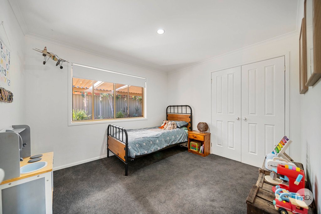 8 Baden - Powell Place STRATHDALE 8