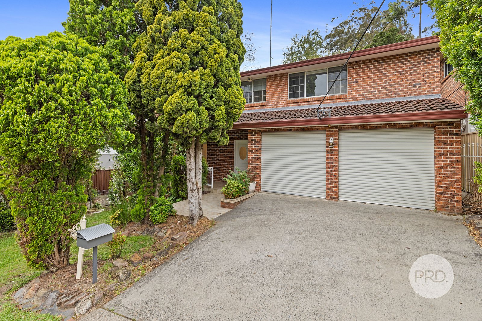 8 Banksia Place LUGARNO 1