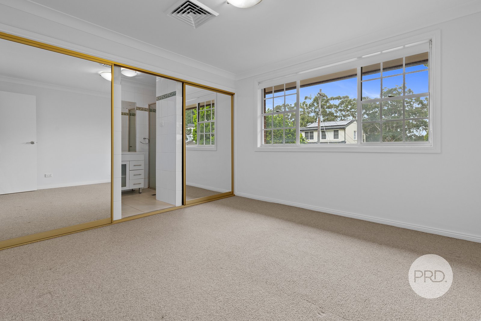 8 Banksia Place LUGARNO 3