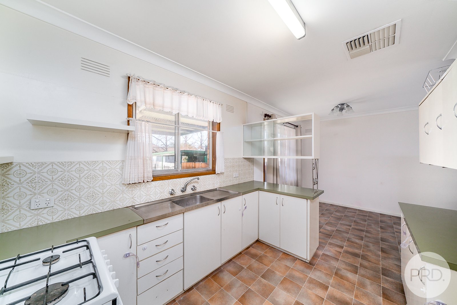 8 Banner  FOREST HILL 3