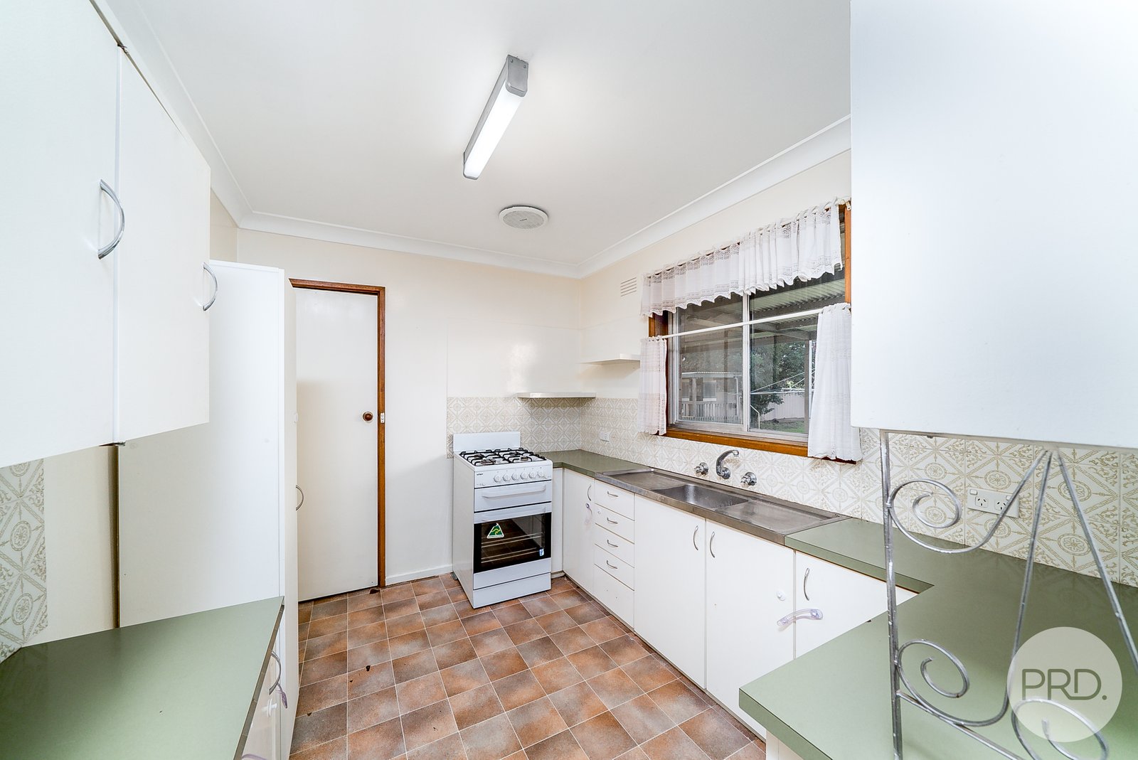 8 Banner  FOREST HILL 4