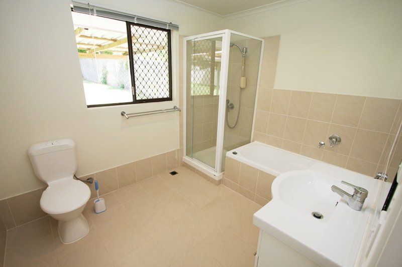 8 Bartlett Avenue NERANG 9