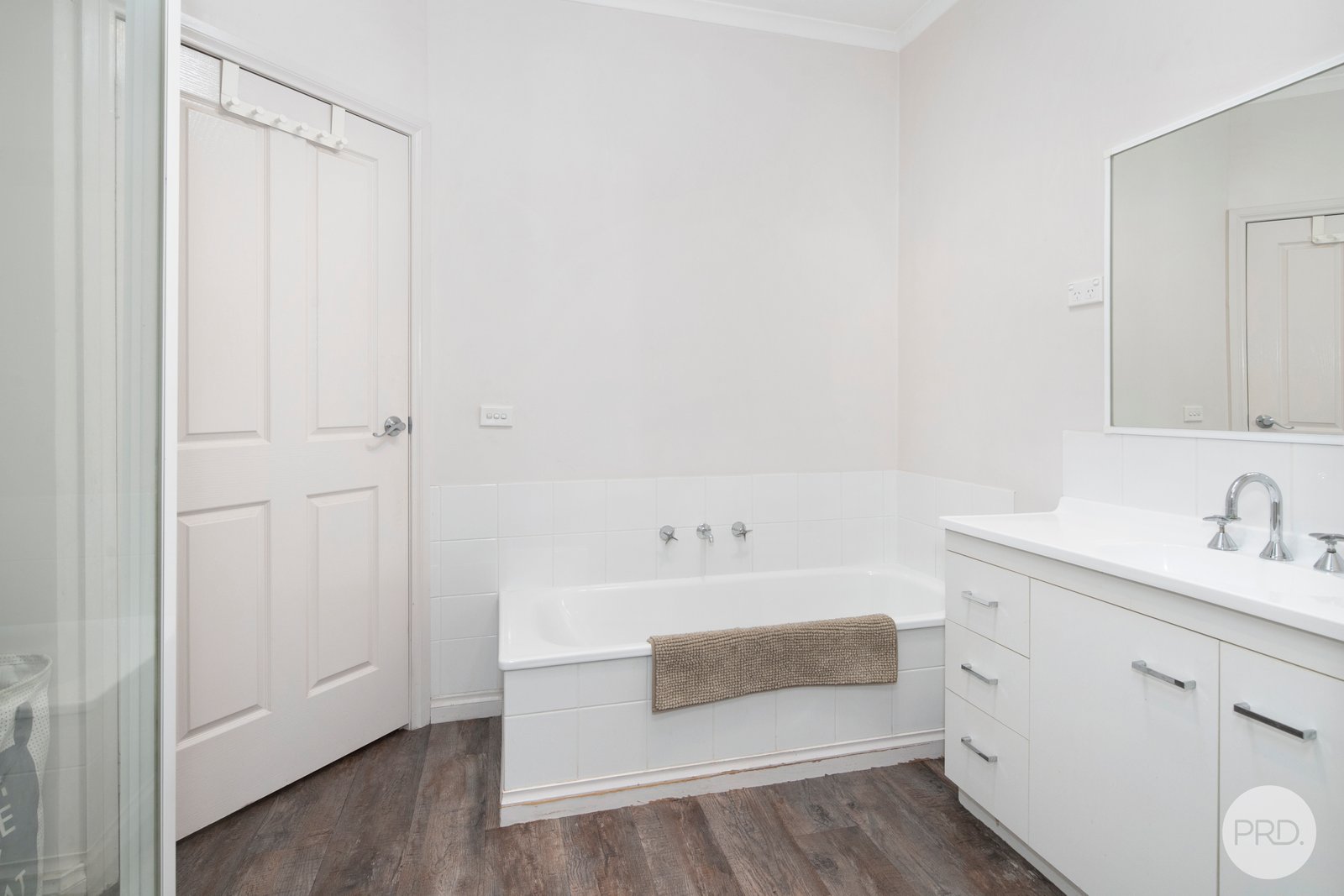 8 Bartley Avenue CANADIAN 6