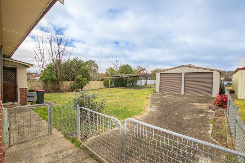 8 Bassett Street TUMUT 3