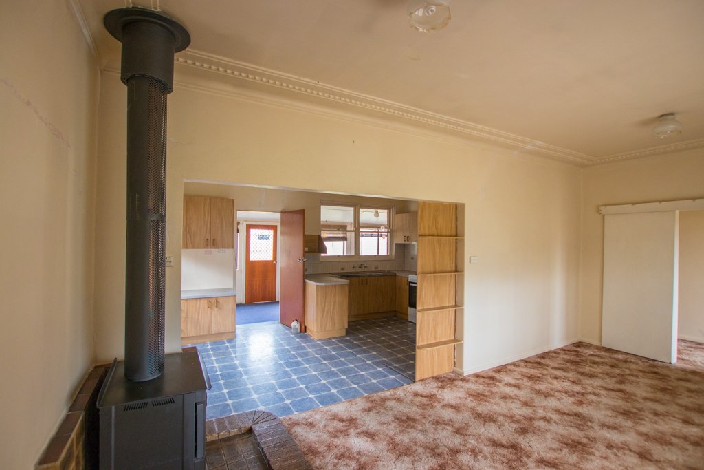 8 Bassett Street TUMUT 6