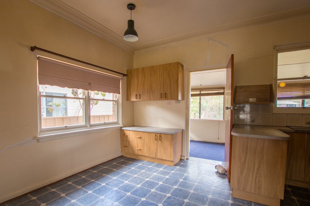 8 Bassett Street TUMUT 9