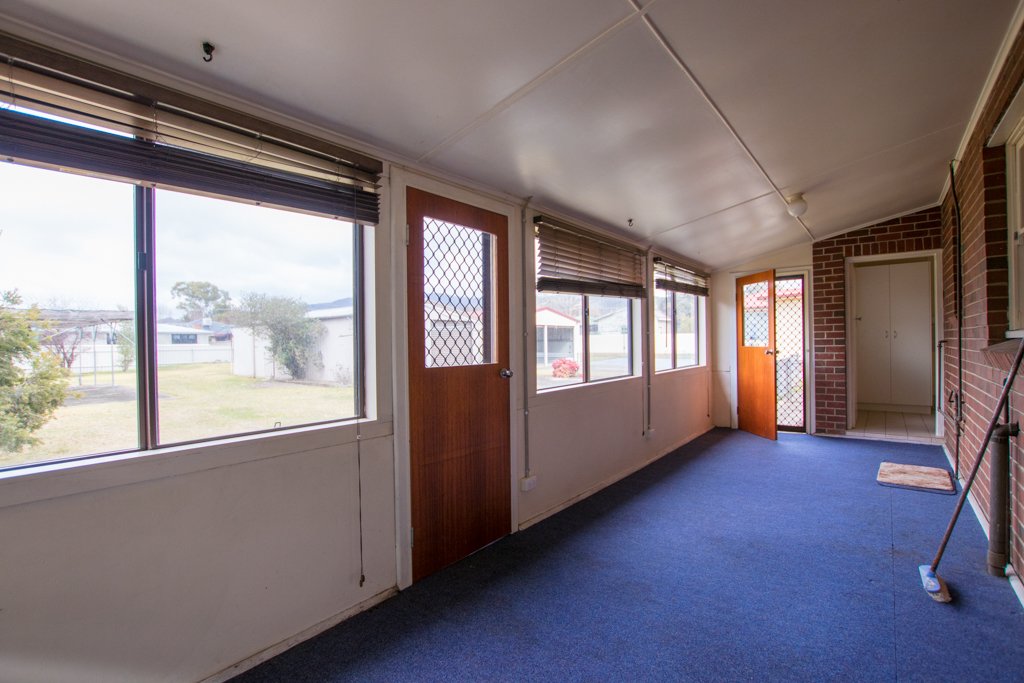 8 Bassett Street TUMUT 10