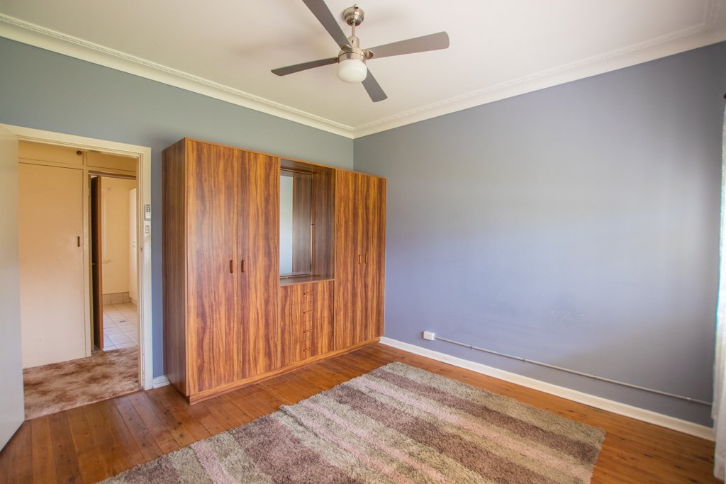 8 Bassett Street TUMUT 12