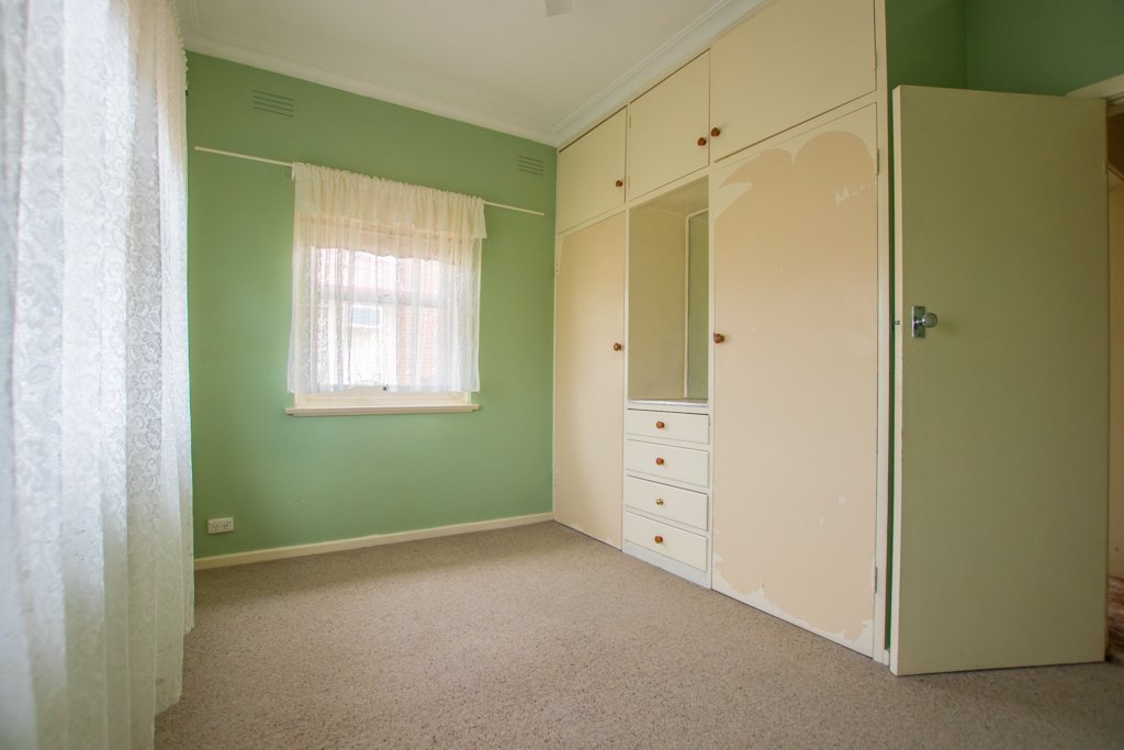 8 Bassett Street TUMUT 16