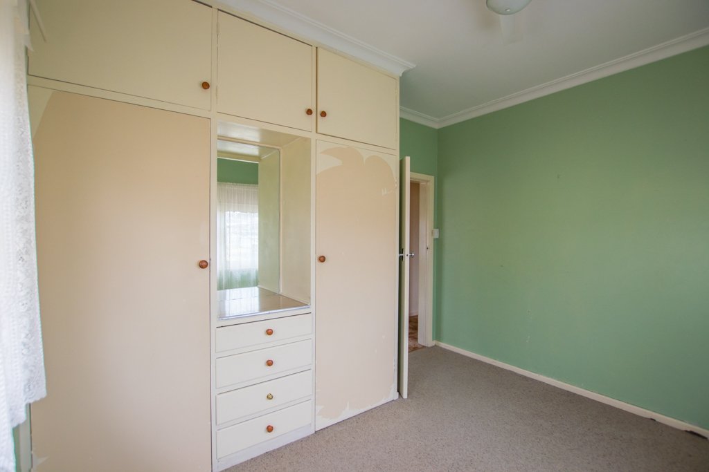 8 Bassett Street TUMUT 17