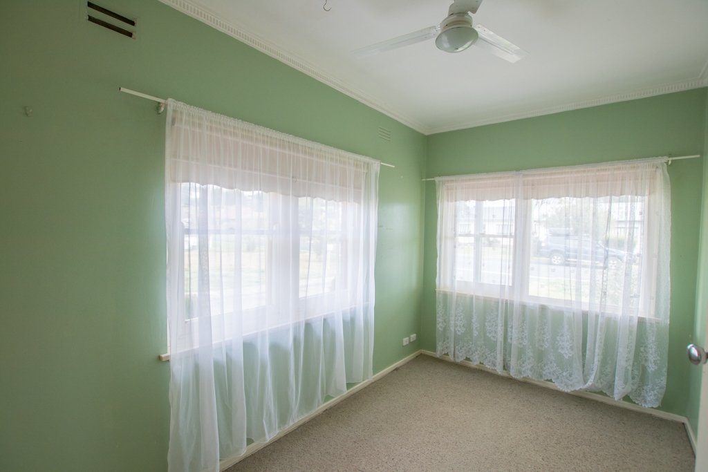 8 Bassett Street TUMUT 19