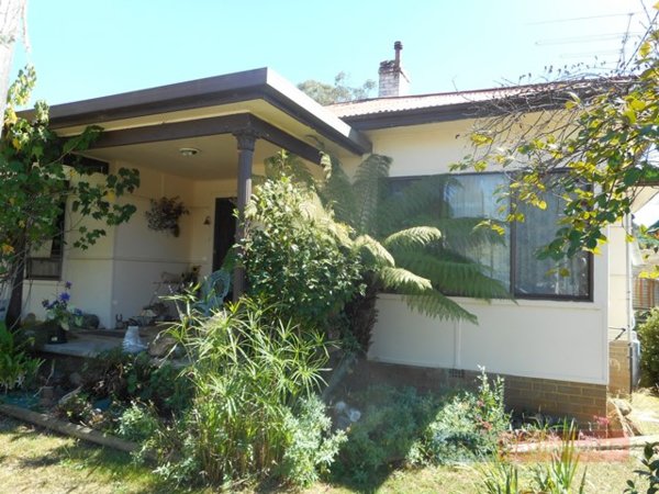 8 Batlow Avenue BATLOW 19