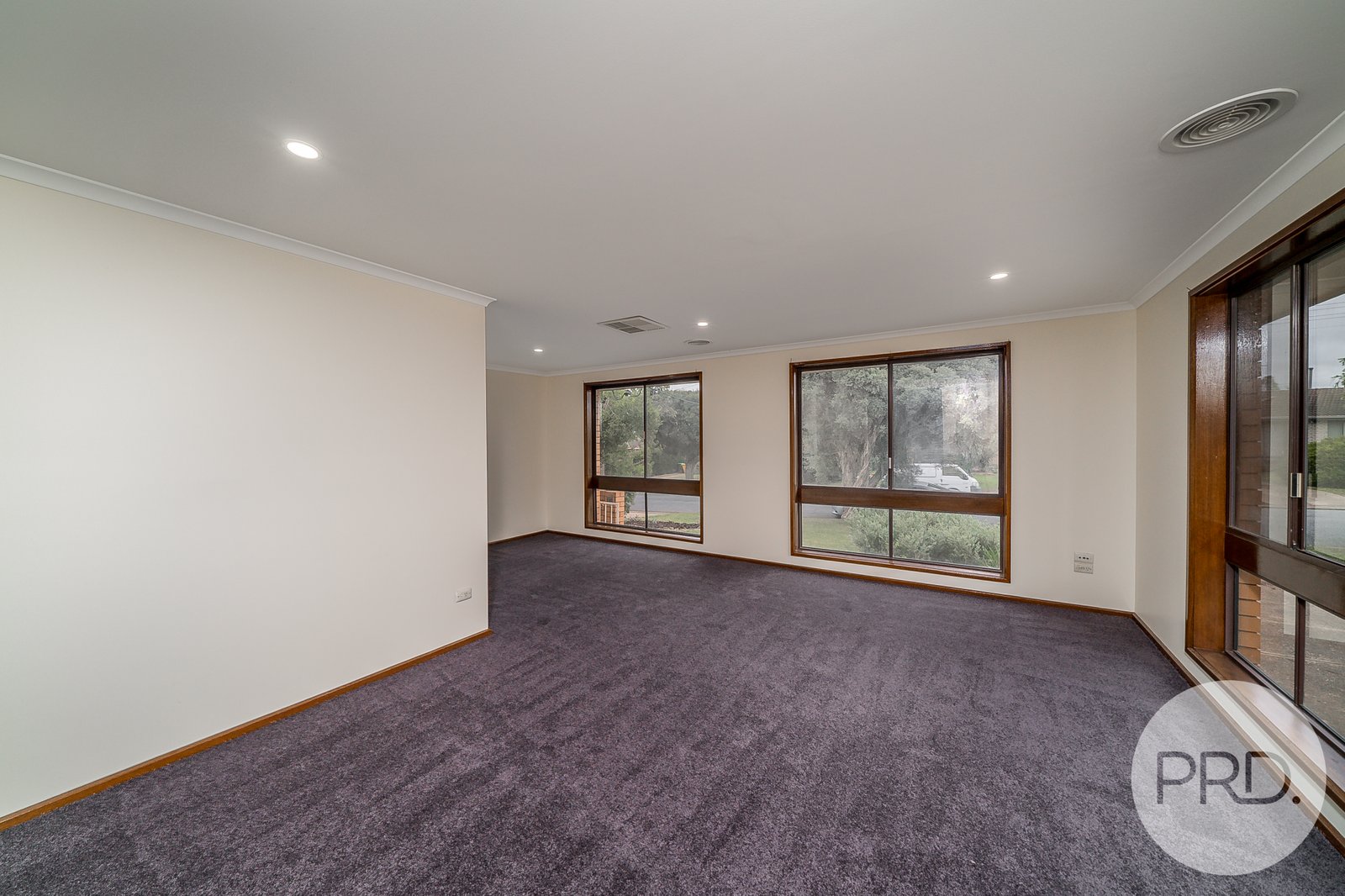 8 Bavaria Street TOLLAND 3