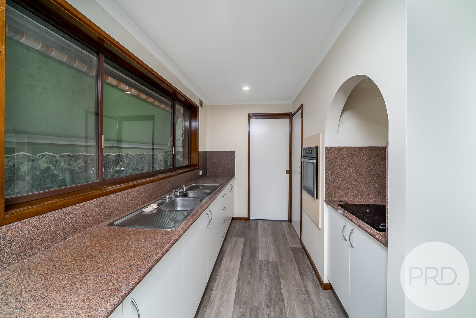 8 Bavaria Street TOLLAND 4