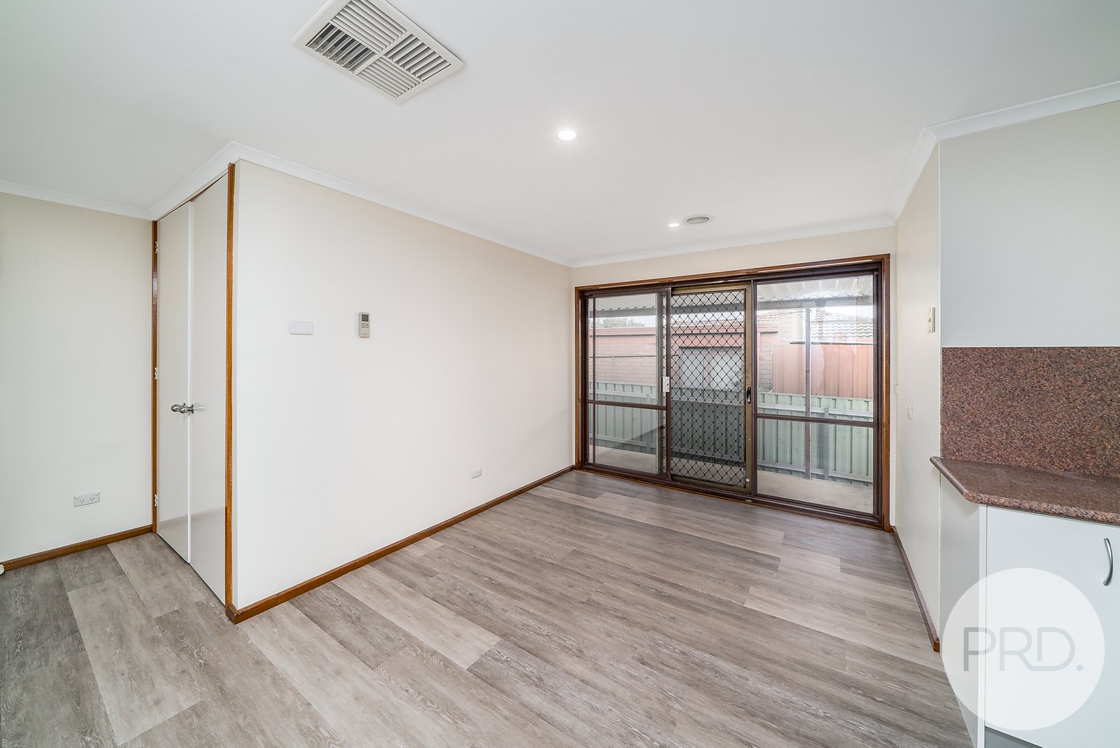 8 Bavaria Street TOLLAND 5