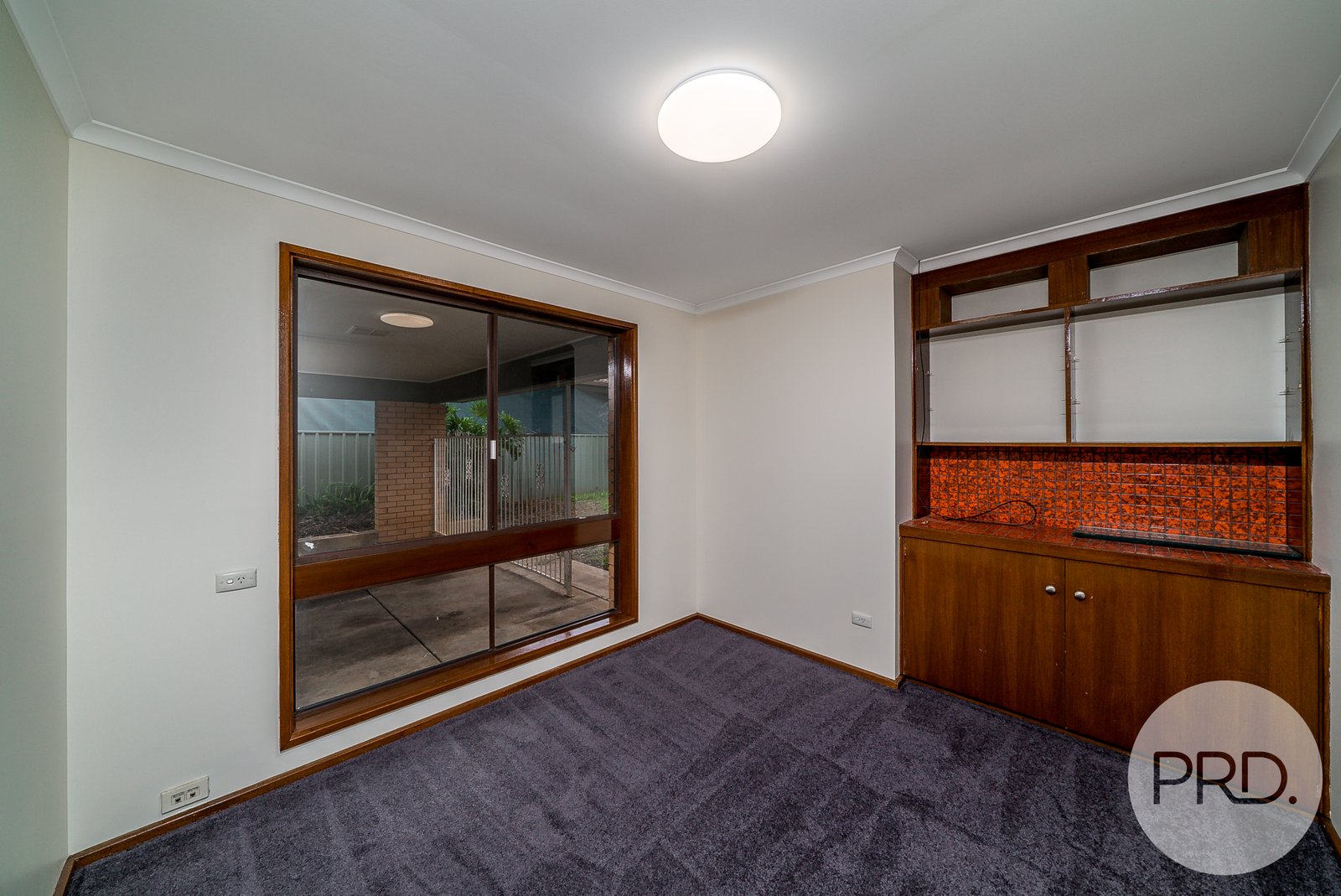 8 Bavaria Street TOLLAND 9