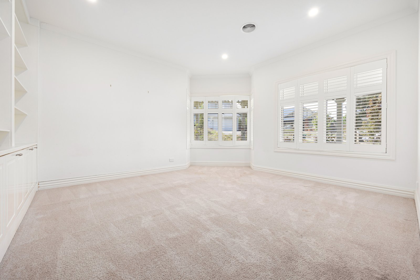 Real Estate and Property in 8 Beaumont Place, Woodend, VIC