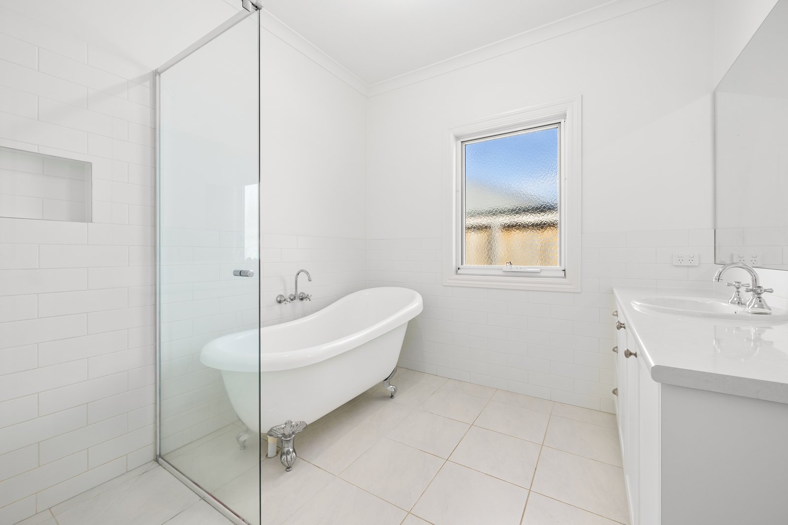 Real Estate and Property in 8 Beaumont Place, Woodend, VIC
