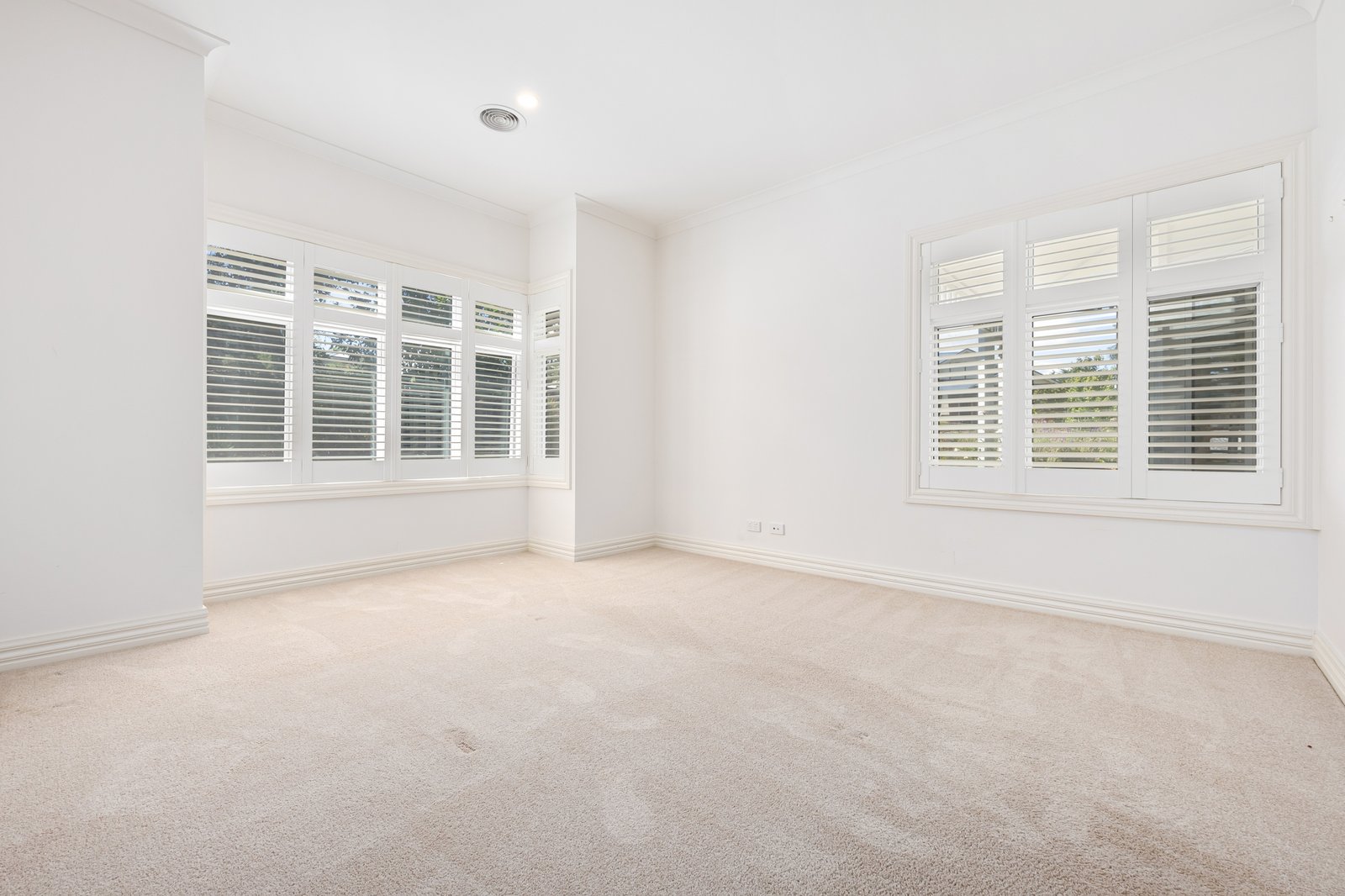 Real Estate and Property in 8 Beaumont Place, Woodend, VIC