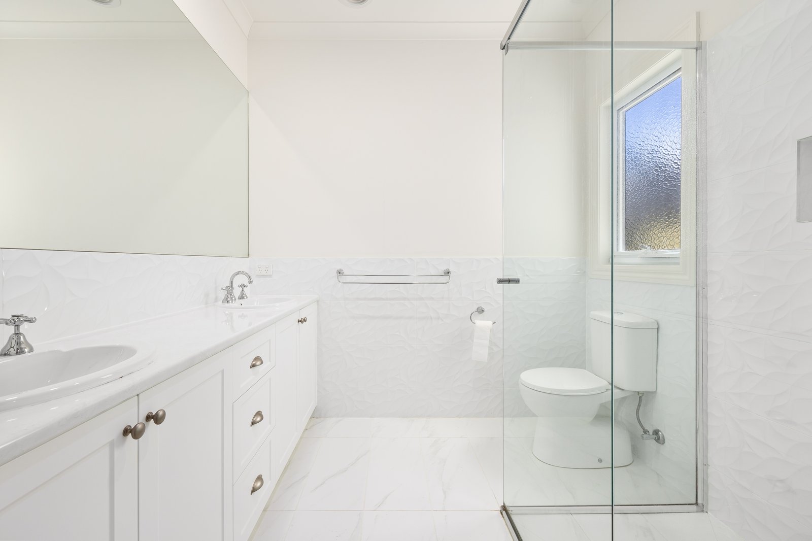 Real Estate and Property in 8 Beaumont Place, Woodend, VIC