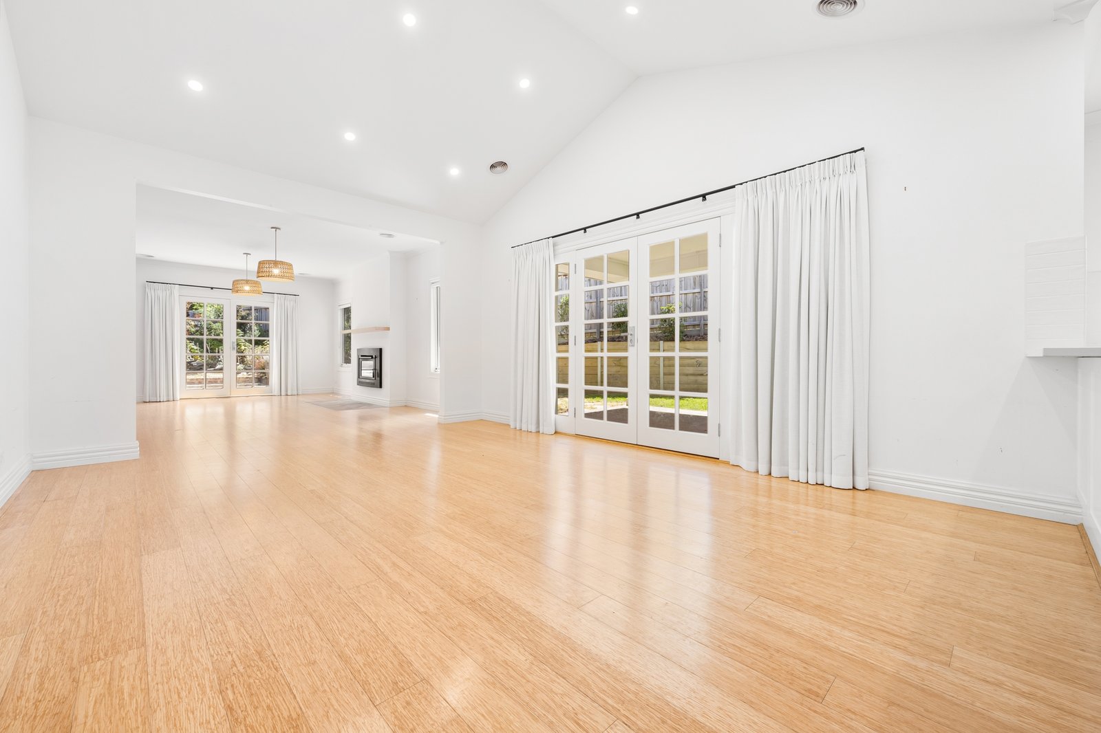 Real Estate and Property in 8 Beaumont Place, Woodend, VIC