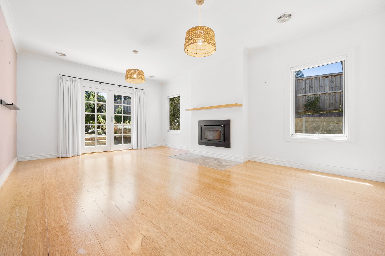 Real Estate and Property in 8 Beaumont Place, Woodend, VIC