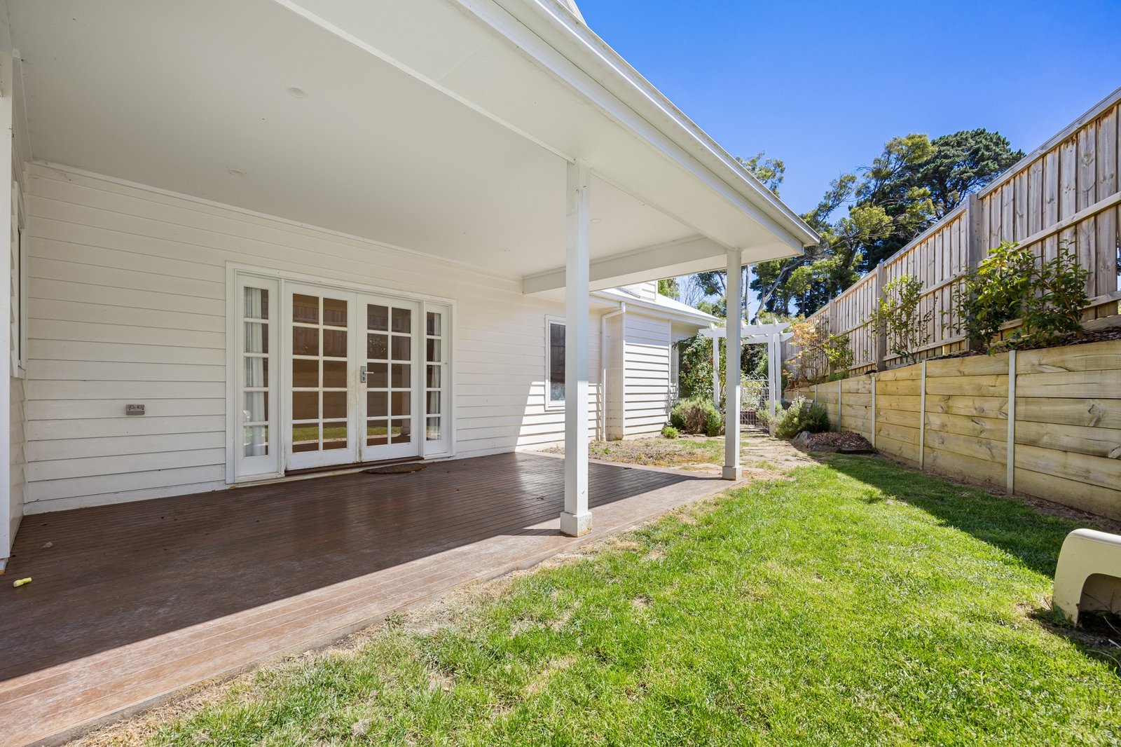 Real Estate and Property in 8 Beaumont Place, Woodend, VIC