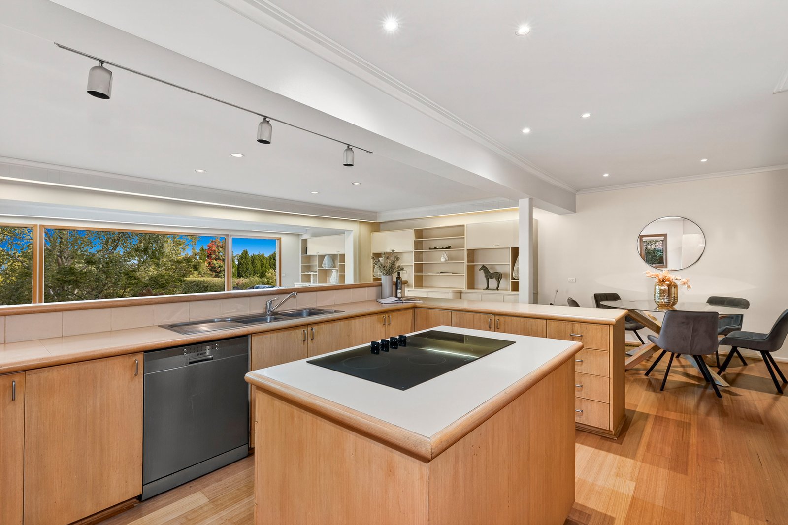 Gallery: 8 Belinda Crescent