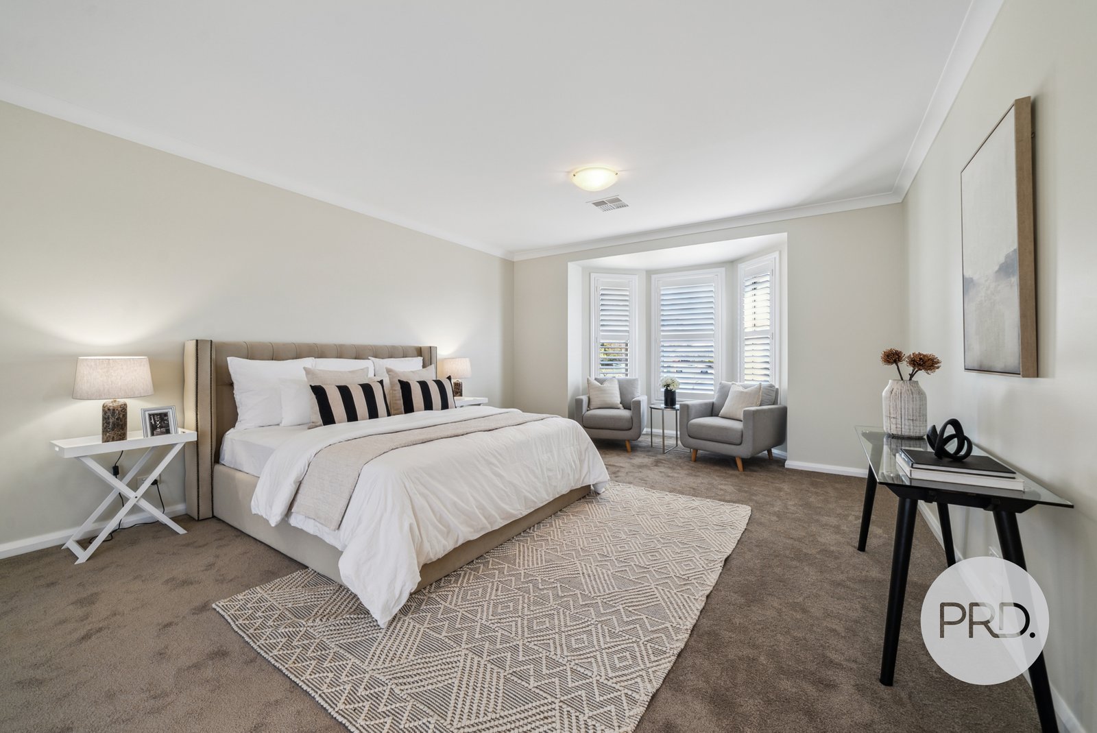8 Bell Gum Place LAKE ALBERT 4