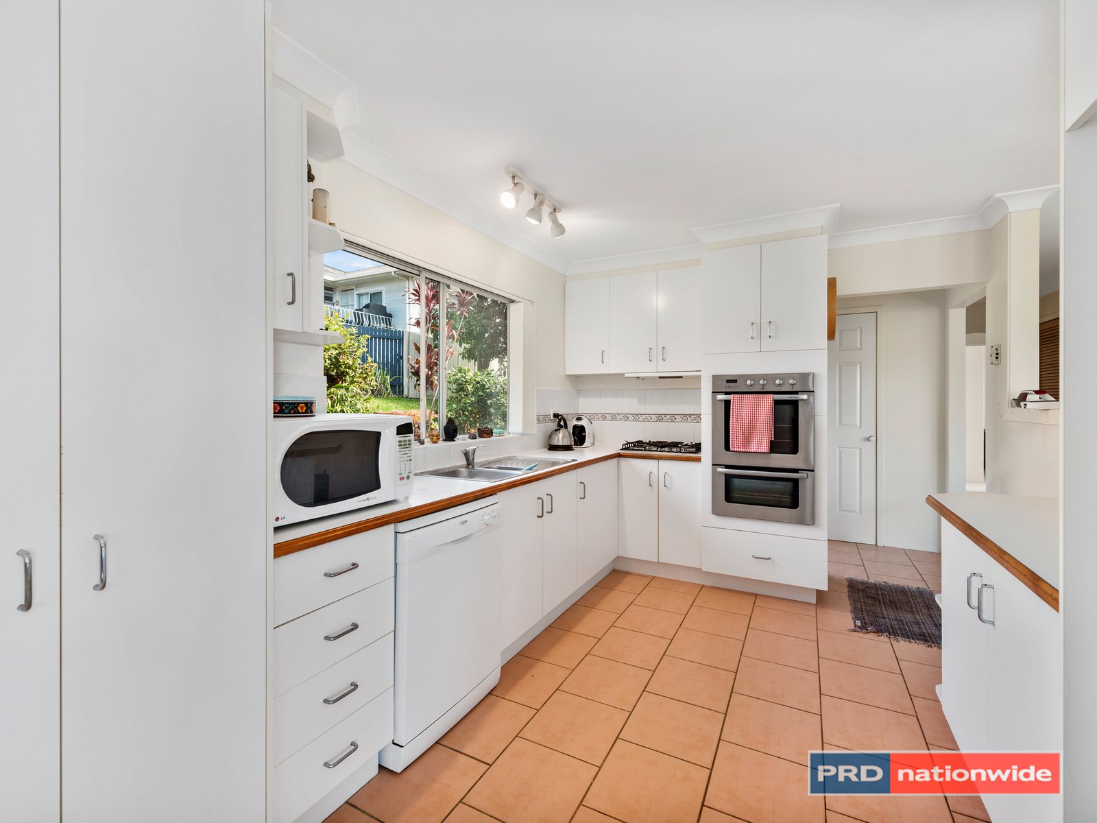 8 Bellevue Drive KORORA 8