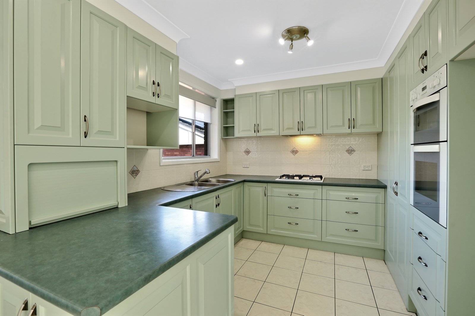 8 Belmont Road DAPTO 3